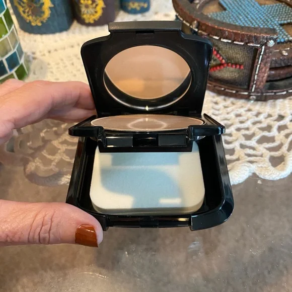⭐️Palladio Wet Dry Foundation⭐️ - Picture 6 of 7